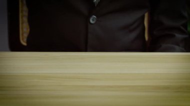 İş stratejisi planlayan ve kriz iletişimlerini analiz eden bir işadamı. Seyirci arzı talep ediyor.