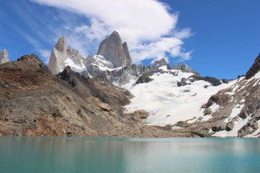Laguna de los Tres 'in kar altında manzarası El Chaltn' deki Fitz Roy dağını kaplamıştı.