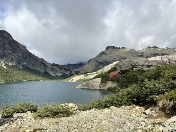 Bariloche, Nahuel Huapi Parkında Refugio San Martin ve Laguna Jakob. Gezinti. Yüksek kalite fotoğraf