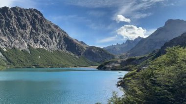 Arjantin, Bariloche 'de Laguna Jakob' un 4k 'lık hızlandırılmış versiyonu. Yüksek kaliteli FullHD görüntüler