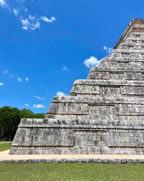 Chichen Itza, Yucatan, Meksika 'daki Kukulkan Piramidinin detayları. Yüksek kalite fotoğraf