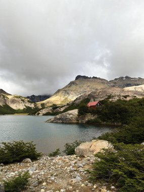 Bariloche, Nahuel Huapi Parkında Refugio San Martin ve Laguna Jakob. Gezinti. Yüksek kalite fotoğraf