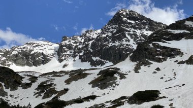 dağların ve dağın güzel görünümü