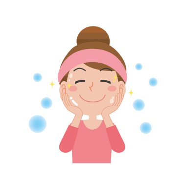 Güzellik çantasıyla nemlenmiş gülümseyen bir kadın.