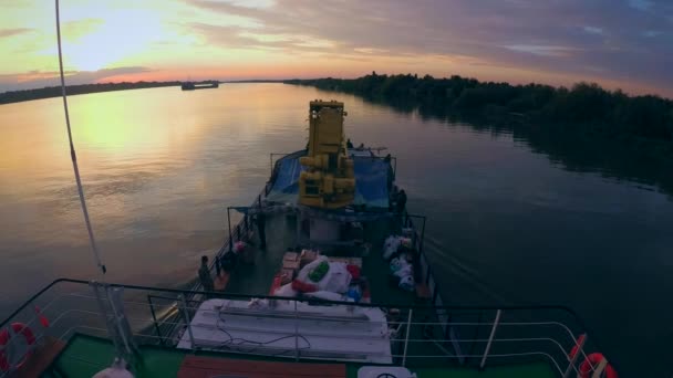 하늘을 배경으로 다뉴브강을 — 비디오