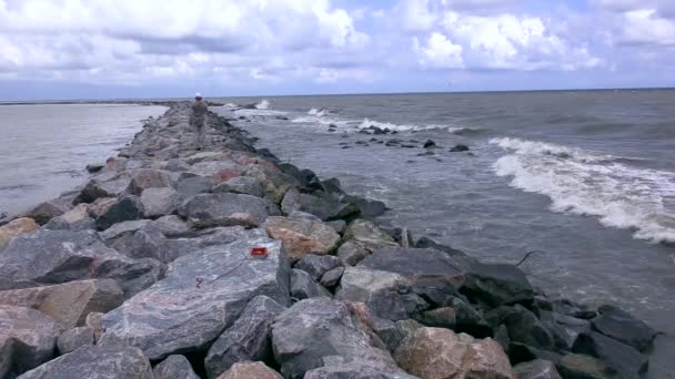Tuna Nehri Nin Karadeniz Çıkışındaki Bistroe Kanalının Koruyucu Barajı Fırtınalar — Stok video
