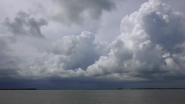 海上的雷阵雨 恶劣天气的来临 — 图库视频影像