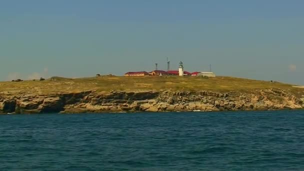 Vista Ilha Serpente Com Farol Edifícios Intactos Mar Negro Ucrânia — Vídeo de Stock