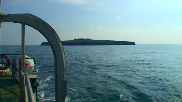 Del Skeppets Överbyggnad Mot Bakgrund Ormön Svarta Havet Ukraina — Stockvideo