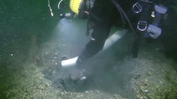Investigación Arqueológica Submarina Buzo Utiliza Una Bomba Hidráulica Para Aspirar — Vídeos de Stock