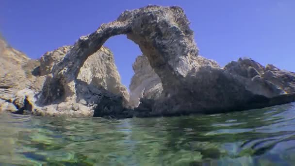 Mittelmeerlandschaft Eine Kamera Auf Höhe Der Meeresoberfläche Zeigt Gleichzeitig Den — Stockvideo