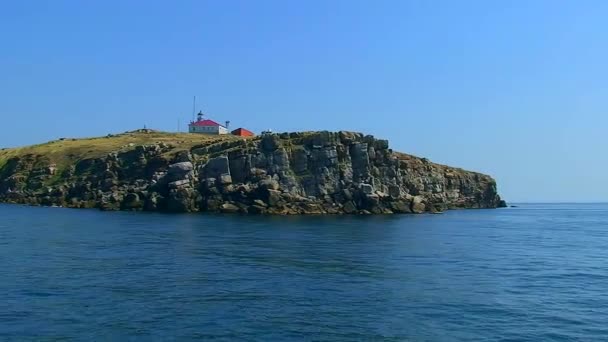 Camera Moves Slowly Snake Island Sunny Island Far Away Lighthouse — Stock Video