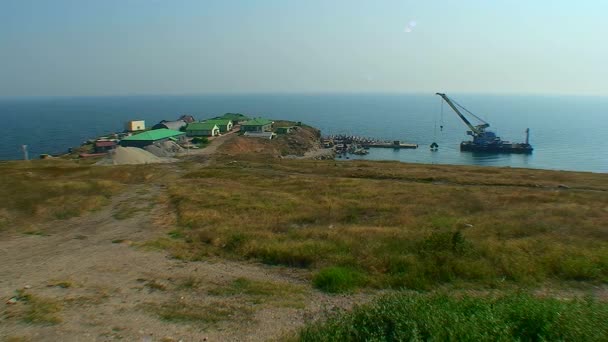 Pohled Záliv Snake Island Kde Plovoucí Jeřáb Staví Novou Vlnolamy — Stock video