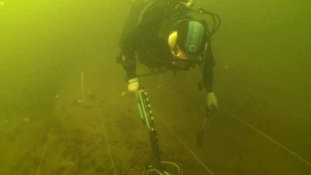 Underwater archaeological research in the Dnieper river. — Stockvideo