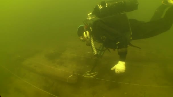 Underwater archaeological research in the Dnieper river. — Stock video