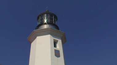 Yılan Adası deniz fenerinin tepesinden, aşağıdan ve yandan görülüyor. Karadeniz, Ukrayna.