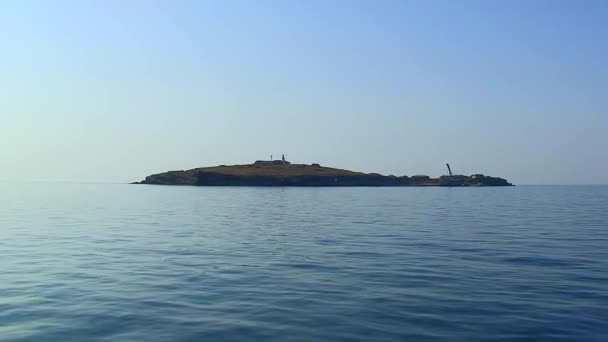Sakta Närmar Sig Snake Island Vid Horisonten Svarta Havet Ukraina — Stockvideo