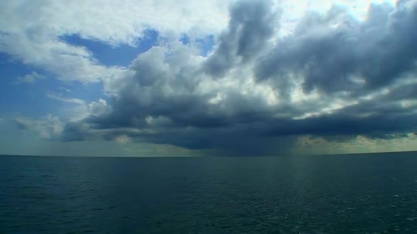 Морський Пейзаж Відкрите Море Поверхня Спокійної Води Велика Грозова Хмара Стокове Відео 