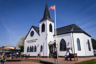 Cardiff, Birleşik Krallık, 20 Nisan 2019. Güneşli bir günde Cardiff Körfezi 'ndeki Norveç Kilise Sanatları Merkezi' nin dışı. 