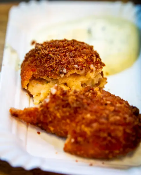 Yarı açık popüler Hollanda atıştırmalığı, karides kroketi.