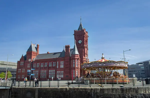 Cardiff, Birleşik Krallık, 20 Nisan 2019. Pierhead 'in dışı güneşli bir günde Cardiff Körfezi' nde..   