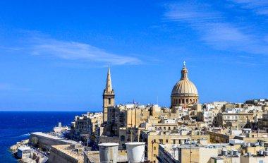 Valletta, Malta, 27 Şubat 2020. Malta Vallletta şehrinin gökyüzü güneşli bir günde.    