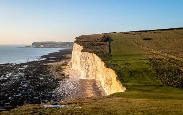 İngiltere 'de gün batımından önce Seven Sister kayalıklarının manzarası