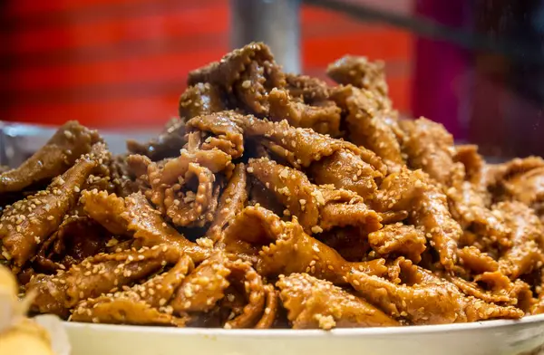 Marakeş 'teki popüler hamur işi Chebakia' ya yakın çekim. 