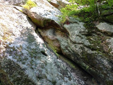 Dağ kayası. Taş duvar. Taş dokusu