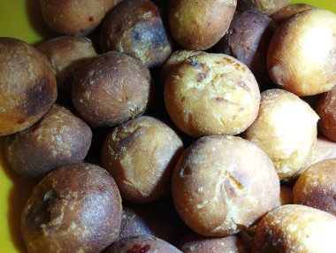 Doldurulmuş yağda kızartılmış donutların arka planı. Geleneksel Ukrayna yemeği teması.