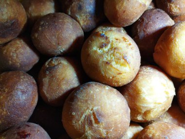 Kızarmış kahverengi lezzetli Ukrayna pampuşki 'si. Ukrayna ulusal bayram Noel yemeği. Pampushki 'nin arka planı