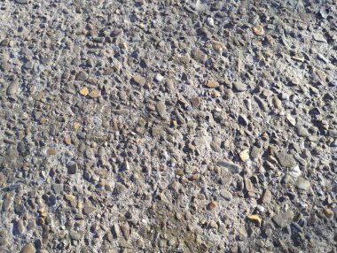 Küçük taşlı eski beton dokusu. Beton yüzeyi yıkadım. İnşaat arkaplanı.