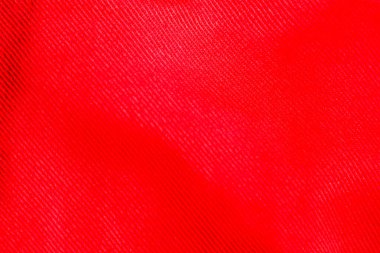 Küçük iplikler görülebilir, çapraz desen oluşturur. Rengi zengin ve düzgün, görülebilir kusurları yok. Çekim, materyalin kalitesini ve dokusunu vurgular..