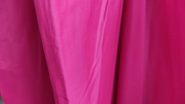 İpek kumaşın arkaplan dokusu. Bu doğal yeşil bir eşarp. 