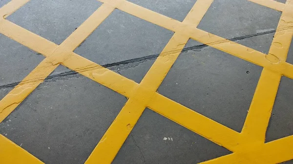 Eine Gelb Graue Bodenfliese Mit Einem Muster Aus Gelben Und — Stockfoto