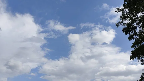 Голубое Небо Облаками Атмосфера — стоковое фото