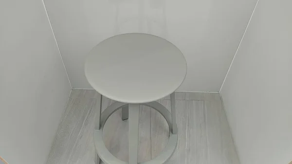 白シンクとミラー付きのモダンな白いバスルームのインテリアデザイン Dレンダリング — ストック写真