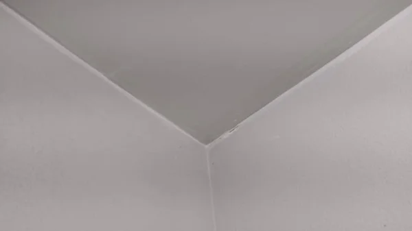 Λευκή Οροφή Γκρι Πλακάκια — Φωτογραφία Αρχείου
