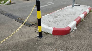 Şehirdeki yol tabelası.