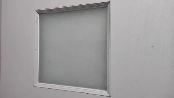 Fenêtre Blanche Avec Mur Gris — Photo