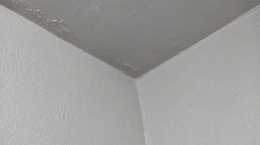 Beyaz arkaplanı olan eski tuğla duvar