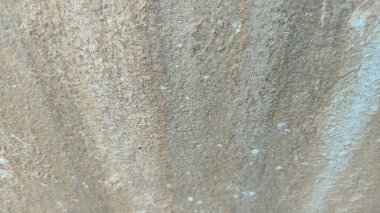 Üzerinde saat olan bir duvarın yakın çekimi.