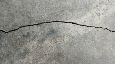 Beton yüzeyde çatlak