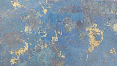 Arka planda çizikler olan paslı metal doku.