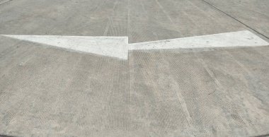 Beton zeminde yol işaretleri