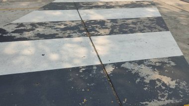 Caddedeki yol tabelası