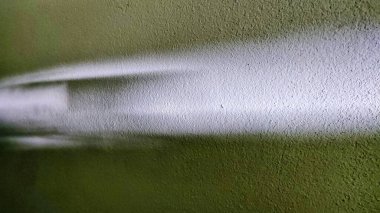 Bir bardak ve su ile soyut arkaplan