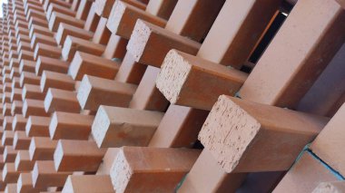 Evin çatısı inşaatı