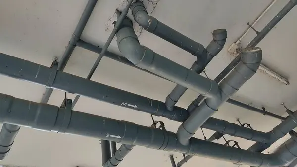 Bir binadaki borular