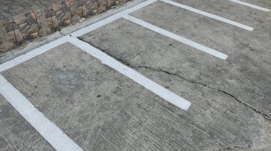 Beyaz çizgileri olan beyaz beton zemin dokusu